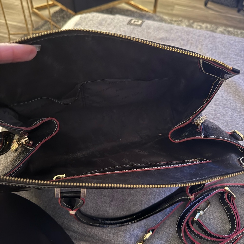 Arcadia Elegant Patent Leather Black Handbag. Stylish, simply stunning! - Picture 9 of 9
